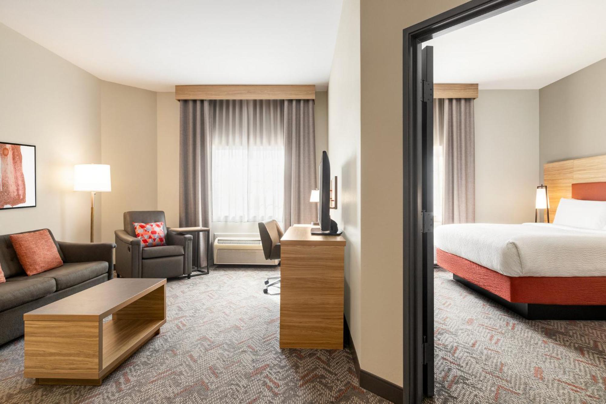 แคนเดิ้ลวูด สวีท เมาน์เพลสแซนต์ Hotel Mount Pleasant ภายนอก รูปภาพ