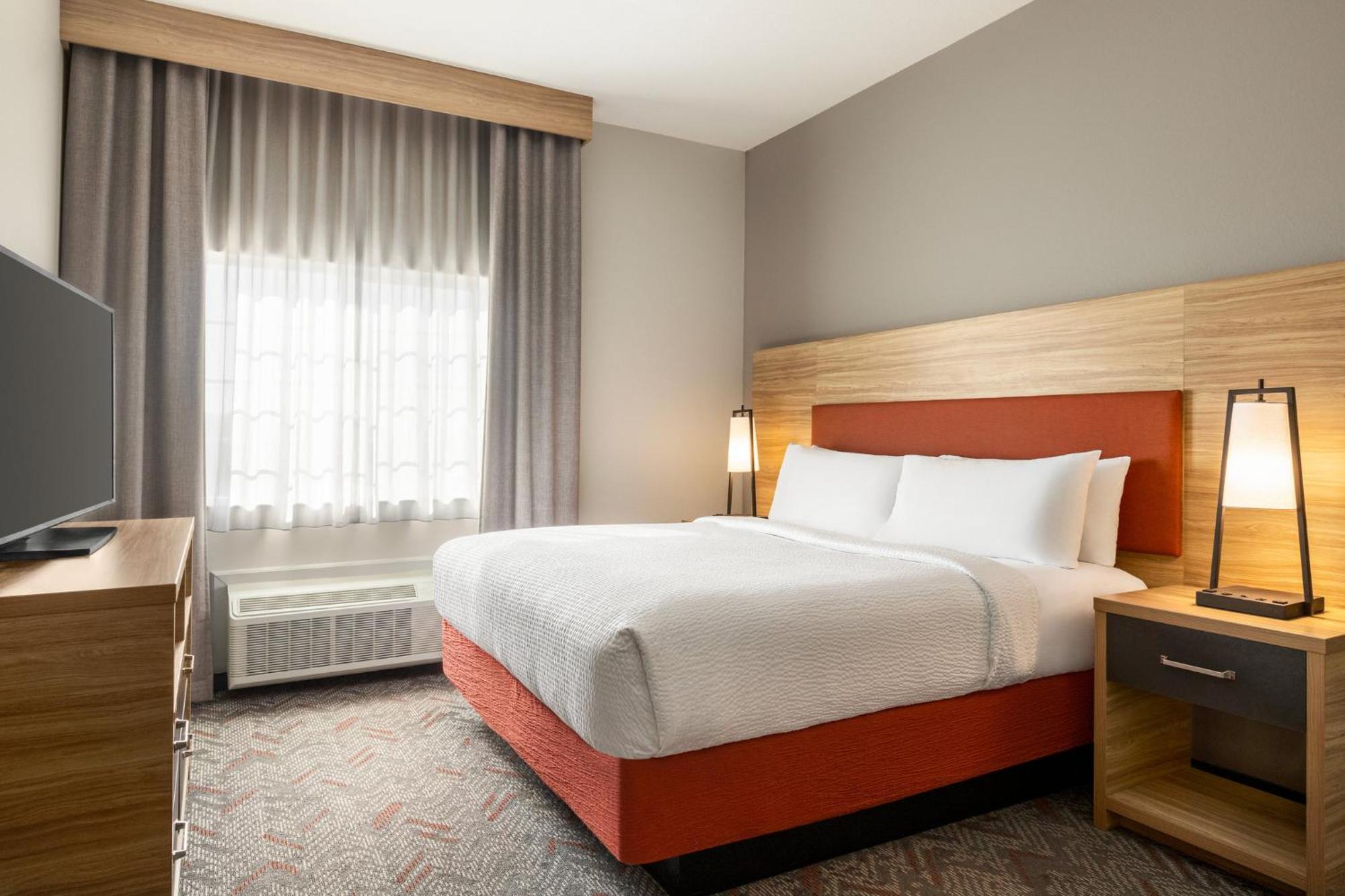 แคนเดิ้ลวูด สวีท เมาน์เพลสแซนต์ Hotel Mount Pleasant ภายนอก รูปภาพ
