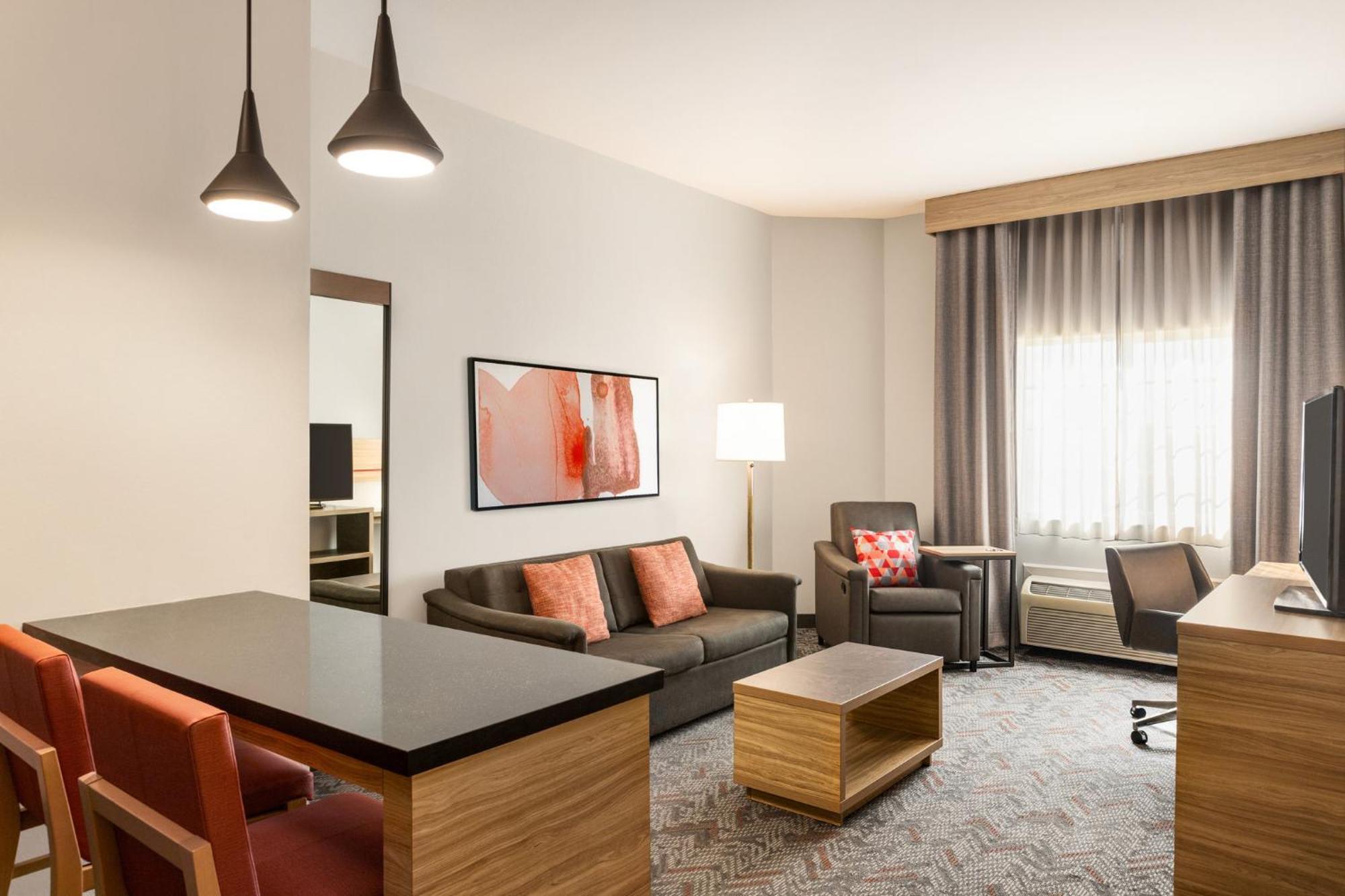 แคนเดิ้ลวูด สวีท เมาน์เพลสแซนต์ Hotel Mount Pleasant ภายนอก รูปภาพ