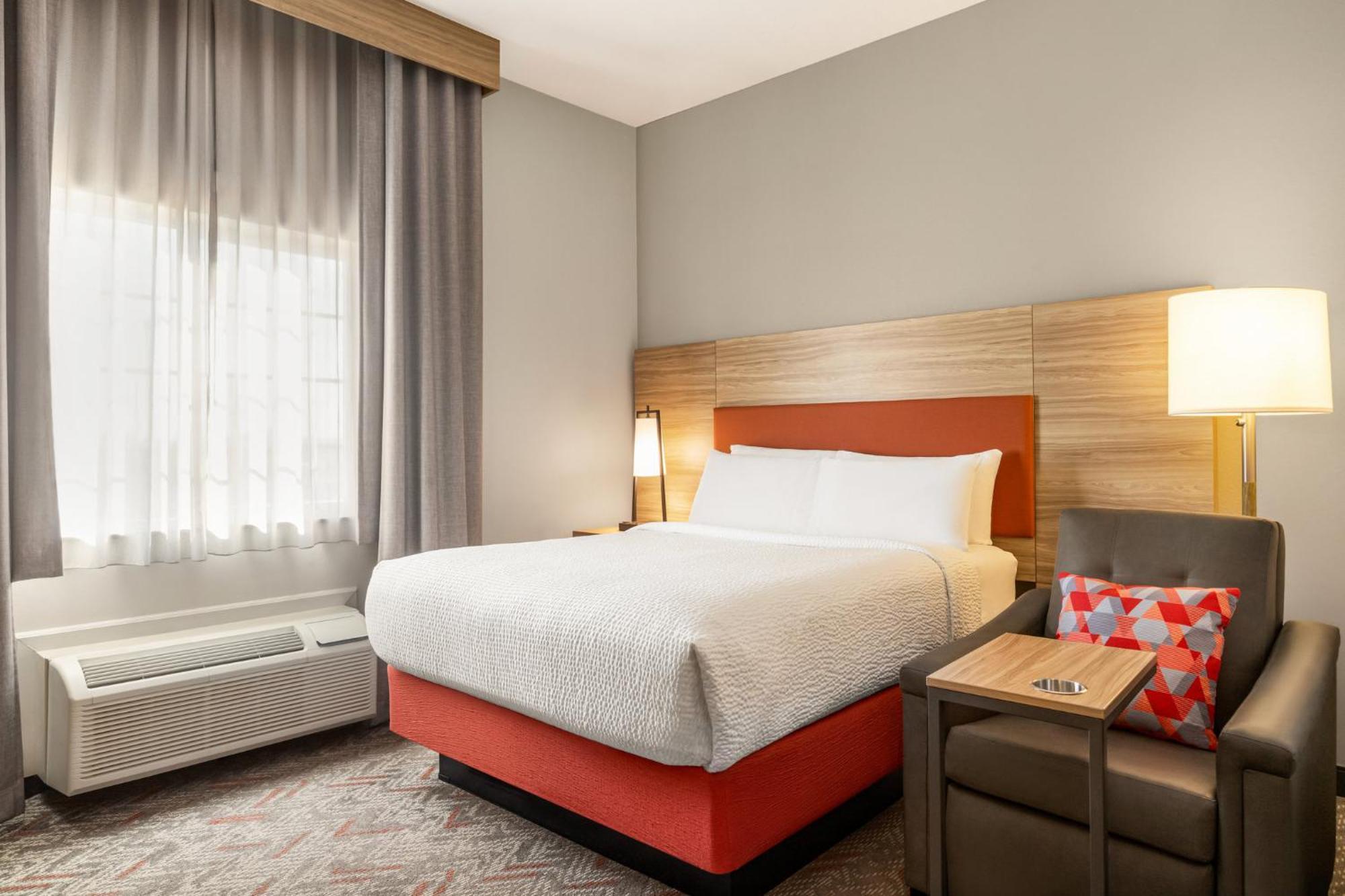 แคนเดิ้ลวูด สวีท เมาน์เพลสแซนต์ Hotel Mount Pleasant ภายนอก รูปภาพ