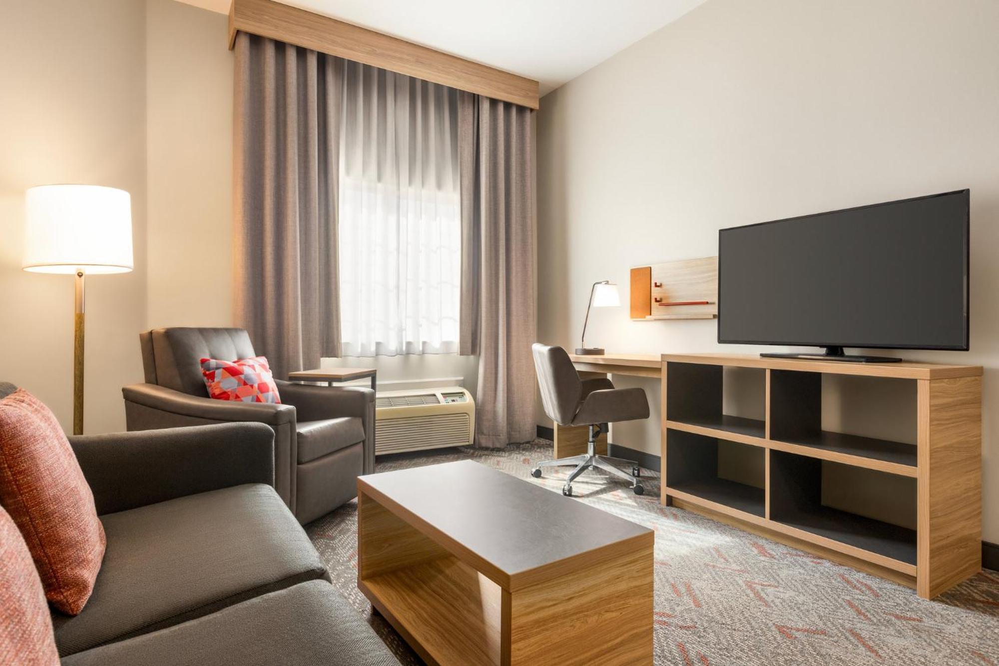 แคนเดิ้ลวูด สวีท เมาน์เพลสแซนต์ Hotel Mount Pleasant ภายนอก รูปภาพ