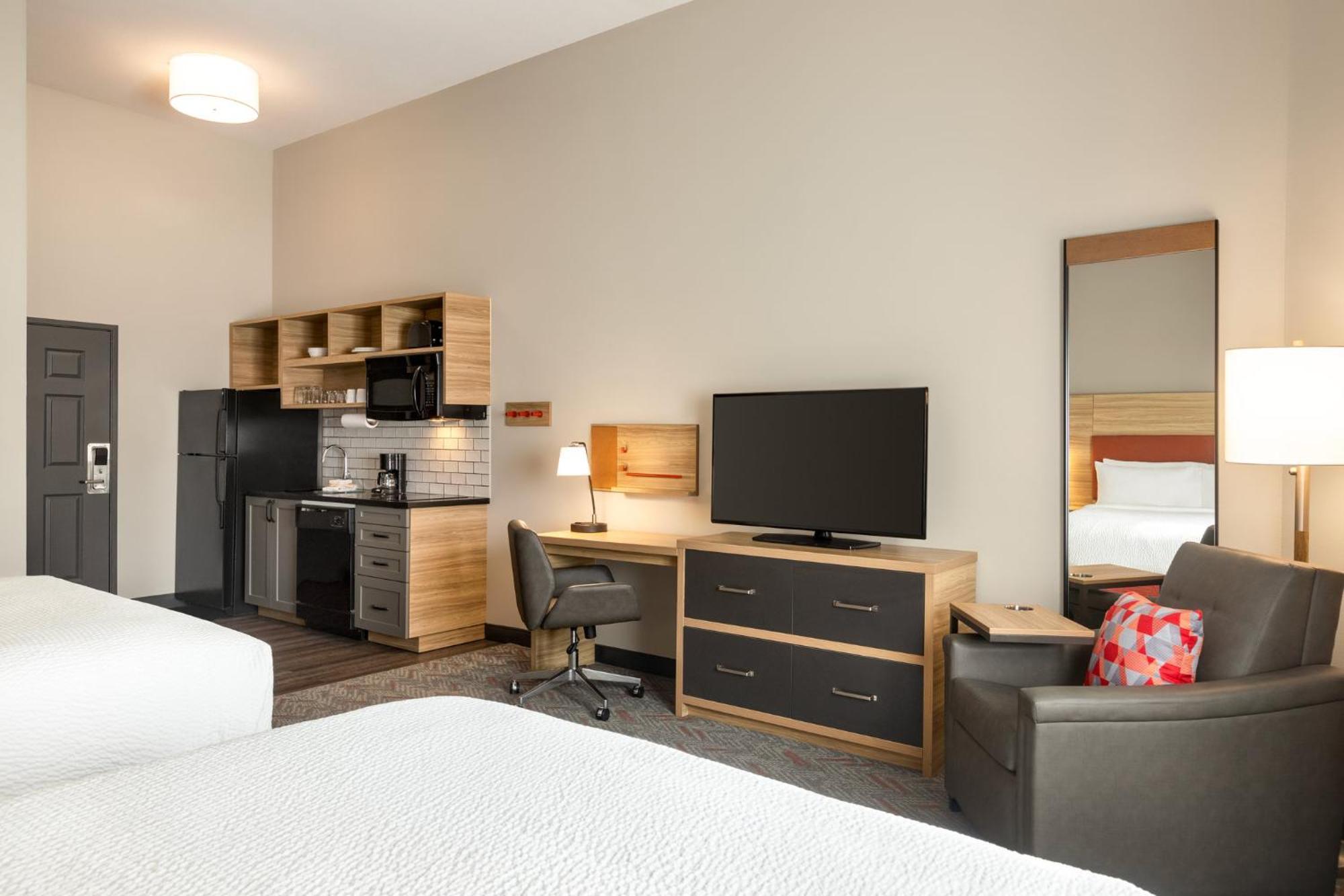 แคนเดิ้ลวูด สวีท เมาน์เพลสแซนต์ Hotel Mount Pleasant ภายนอก รูปภาพ