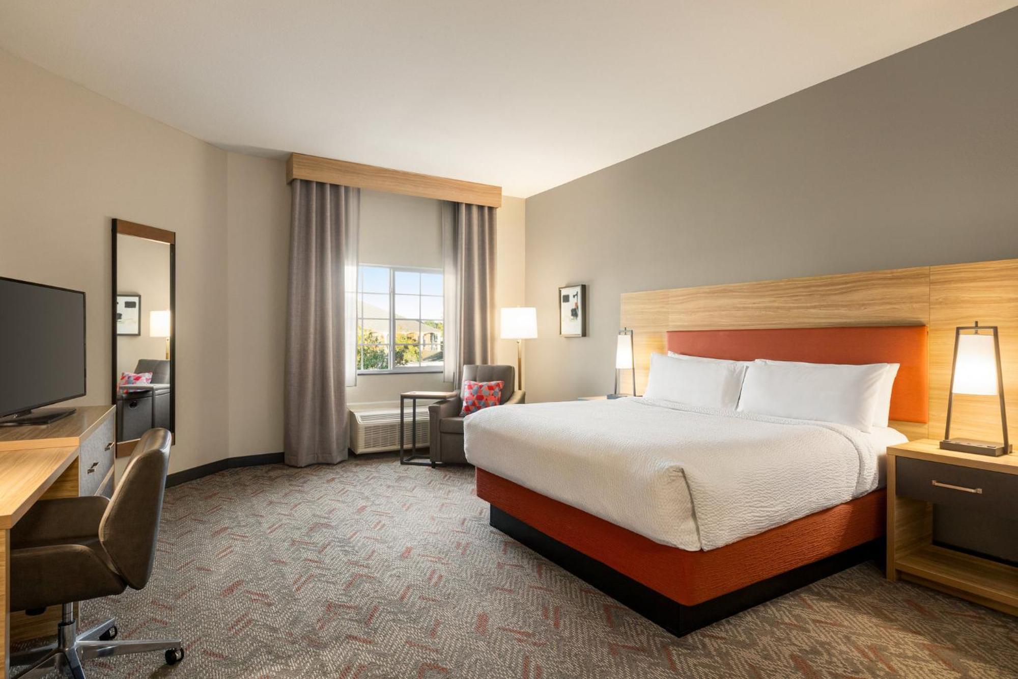 แคนเดิ้ลวูด สวีท เมาน์เพลสแซนต์ Hotel Mount Pleasant ภายนอก รูปภาพ